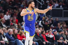 开云-包含巴黎圣日耳曼教练压力巨大！，库里遭遇七持续失利上演精彩一战的词条